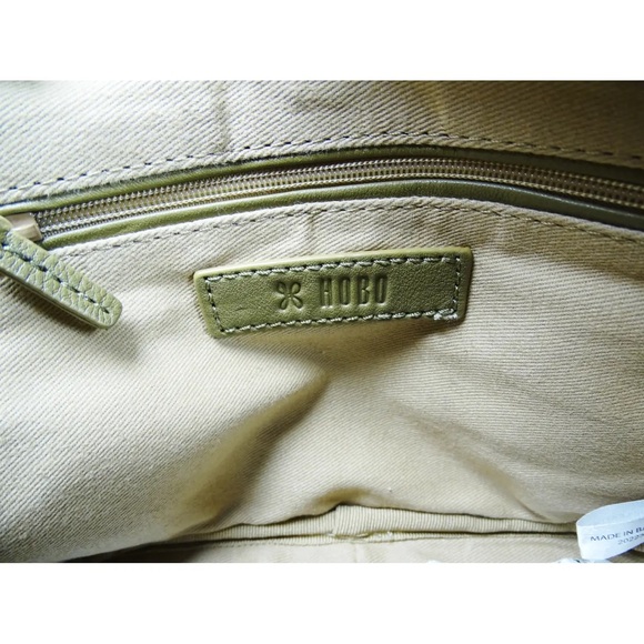 Hobo camera crossbody adjustable bag - Picture 5 of 5